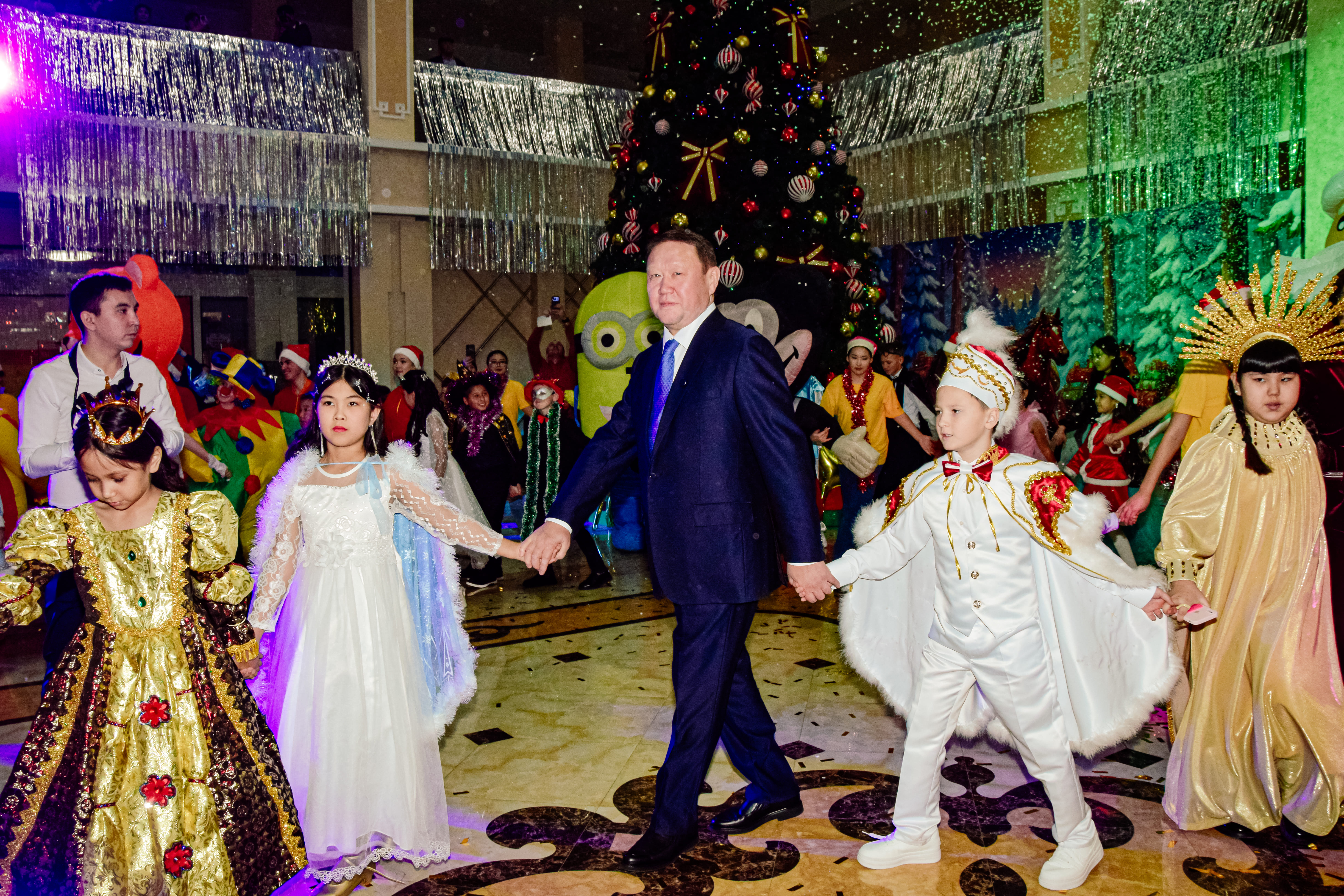 200 школьников Костанайской области стали участниками Новогодней елки от имени Президента РК