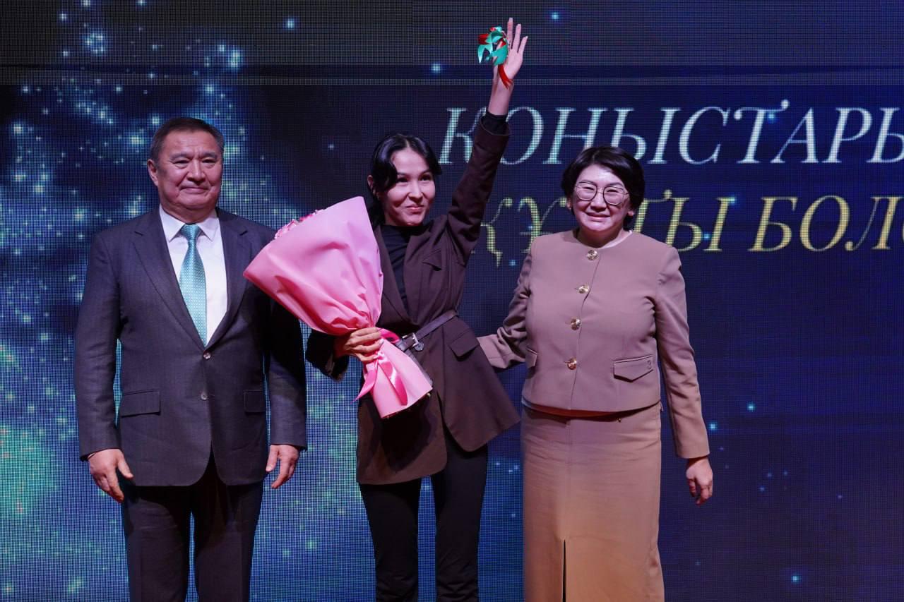 Жаңа жылда – жаңа пәтер: Қосшыдағы кезекте тұрғандарға кілттер табысталды