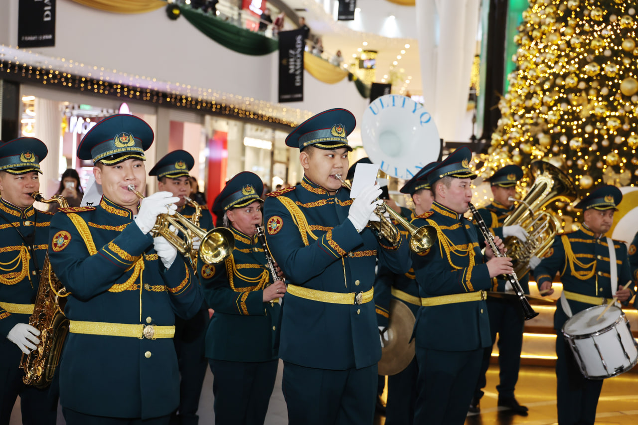 Ұлттық ұлан сарбаздары елордаға жаңа жылдық көңіл күй сыйлады