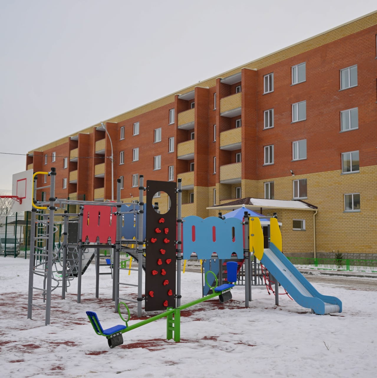 Аким Павлодарской области Асаин Байханов совершил рабочий объезд Экибастуза, в ходе которого ознакомился с реализацией ряда социально значимых проектов