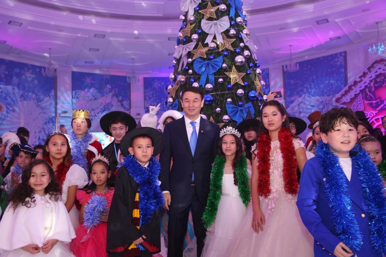 В Алматы состоялась Президентская новогодняя елка