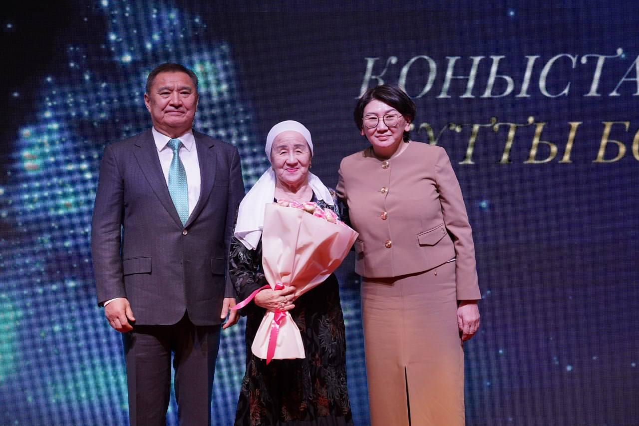 Жаңа жылда – жаңа пәтер: Қосшыдағы кезекте тұрғандарға кілттер табысталды