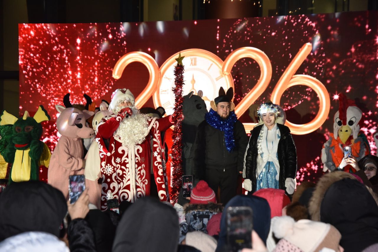 Первая елка в истории г. Косшы зажглась на городской площади