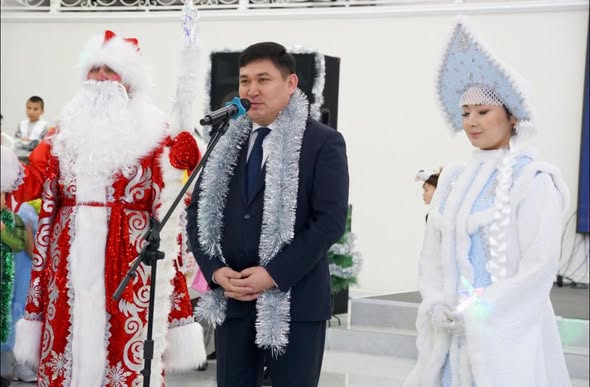 ЖАҢА ЖЫЛДЫҚ ШЫРША БАЛАЛАРҒА ҚУАНЫШ СЫЙЛАДЫ