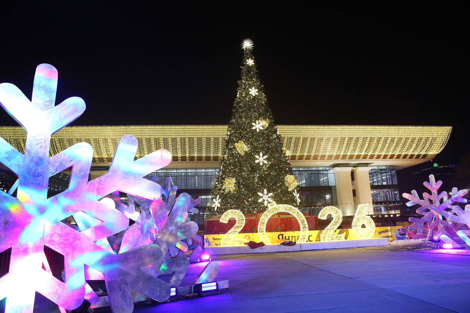 Алматы Жаңа жыл мерекесі қарсаңында нағыз ертегідей түрленді