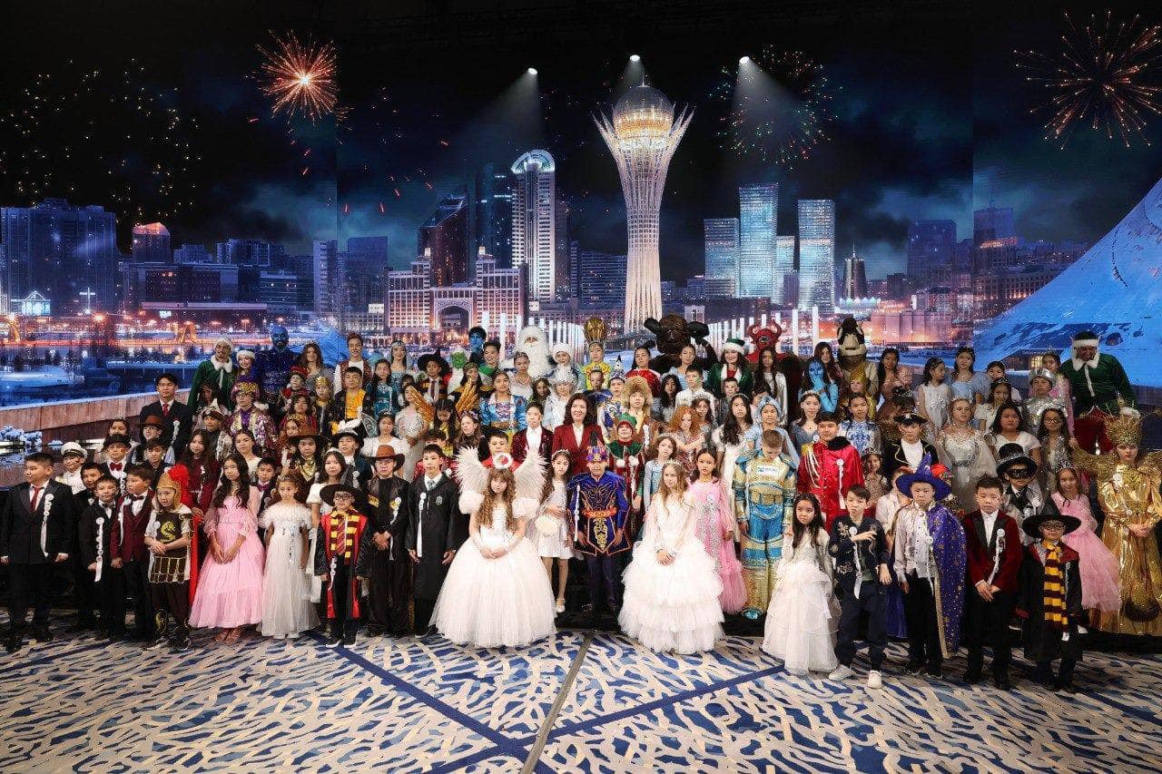 В Астане состоялась Президентская новогодняя ёлка с участием ста детей из всех регионов страны