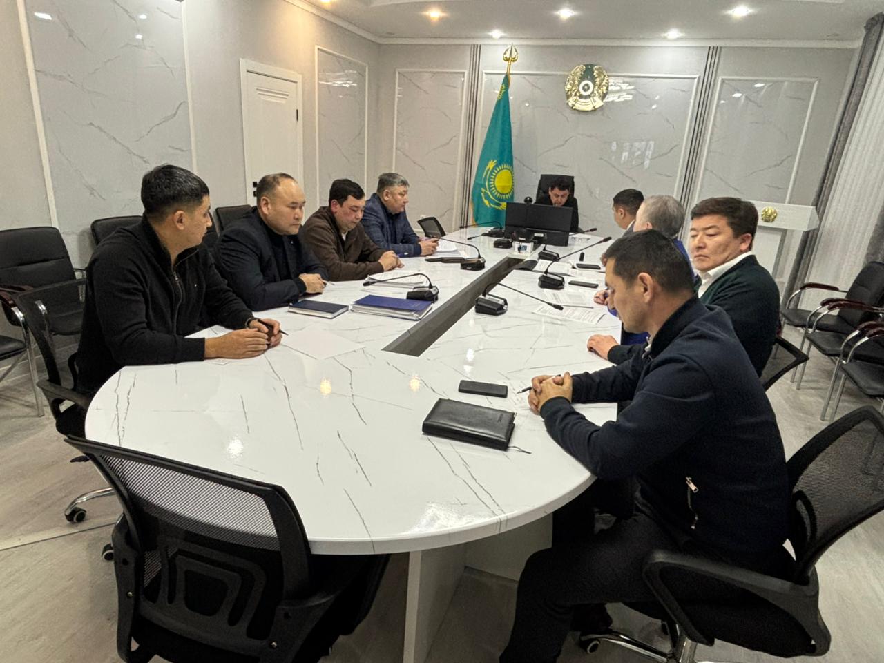 25 декабря 2025 года под председательством акима района Анбаева Р.А. состоялось рабочее совещание с акимами сельских округов и руководителями отделов по развитию сельских территорий.