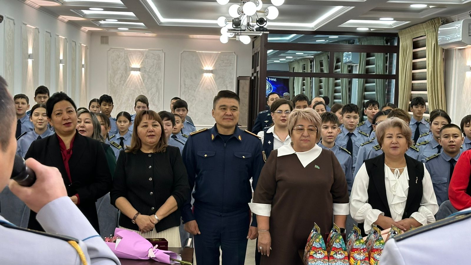 В СКО полицейские поздравили будущих правоохранителей  с Новым годом