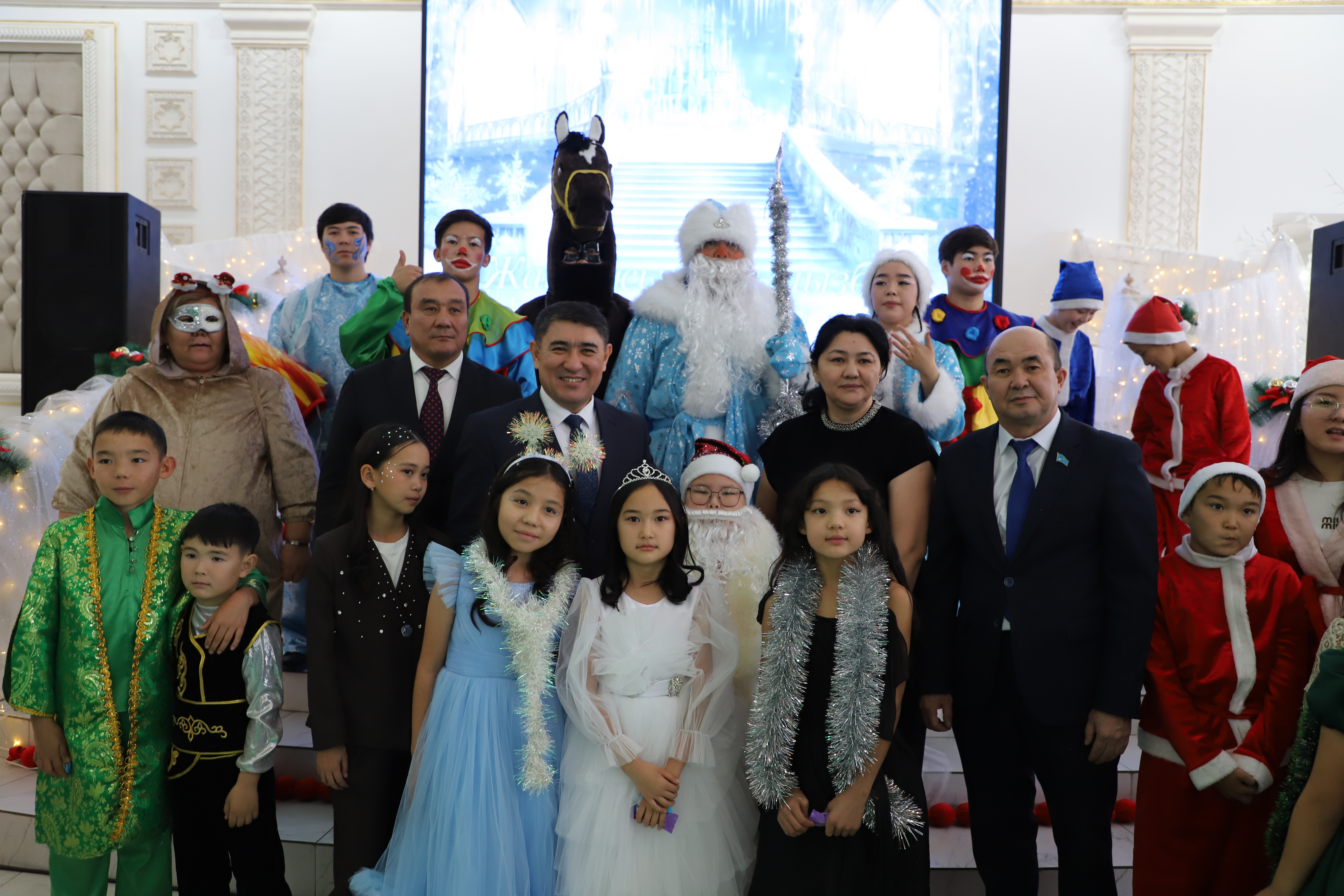 ҚУАНЫШҚА БӨЛЕГЕН БАЛАЛАР ШЫРШАСЫ