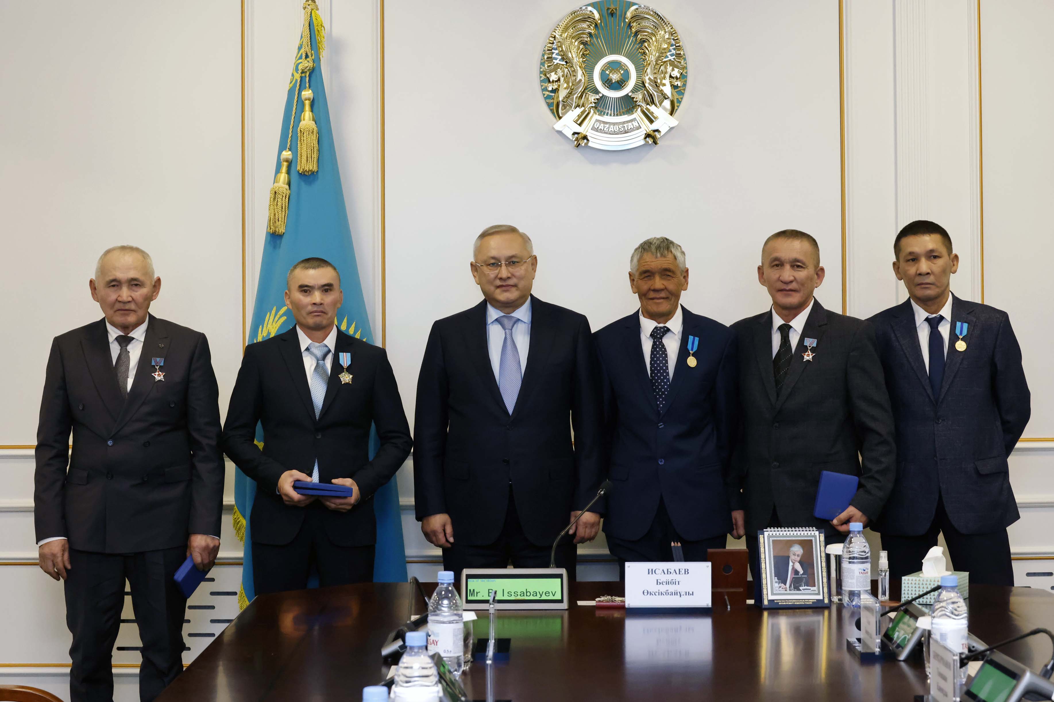Бейбіт Исабаев бірқатар жұмысшы мамандарға мемлекеттік марапат тапсырды