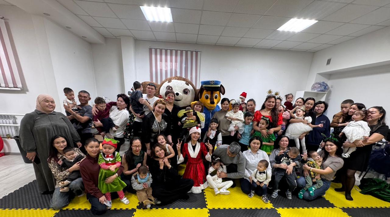 Руководитель Управления координации занятости и социальных программ Акмолинской области Шолпан Рахматуллина поздравила особенных детей с Новогодними праздниками!