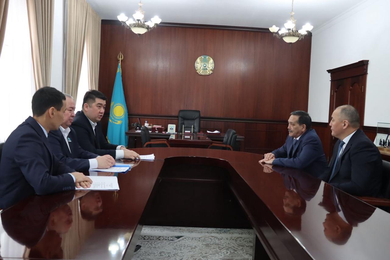 Аудан әкімі Берік Сәрменбаев «AMANAT» партиясы Қызылорда облыстық филиалының төрағасы Жандос Базартайды қабылдады