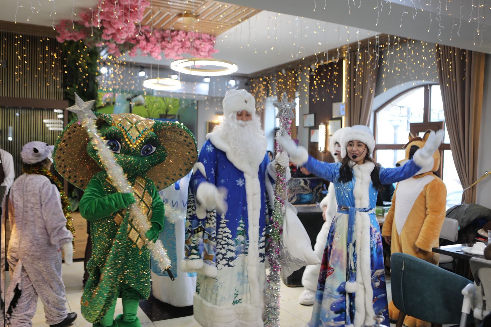 ТҮРКІСТАНДА БАЛАЛАРҒА АРНАЛҒАН ЕРТЕГІГЕ ТОЛЫ ЖАҢА ЖЫЛ КЕШІ ӨТТІ