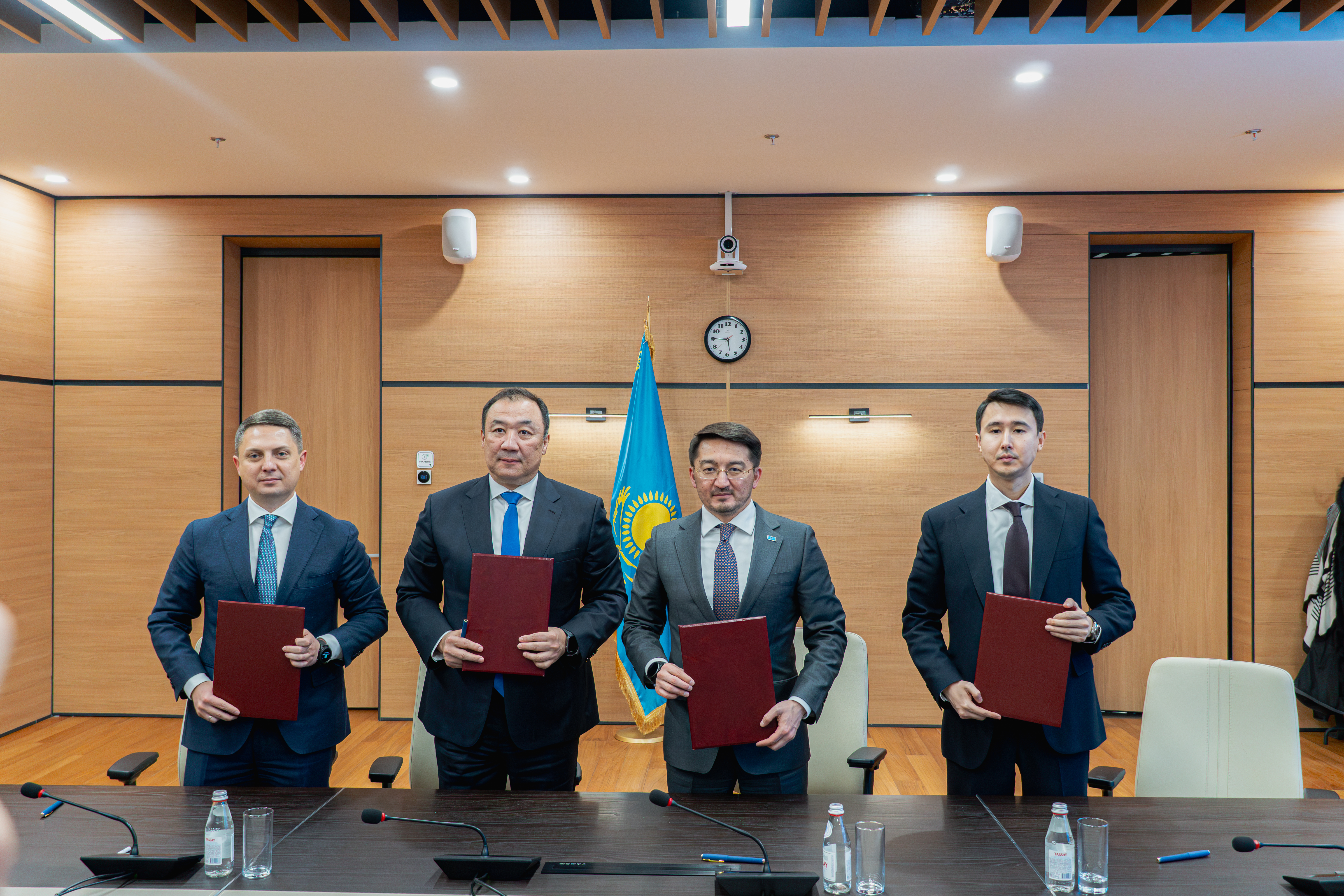 inDrive и госорганы Казахстана договорились о запуске беспилотного такси в Астане