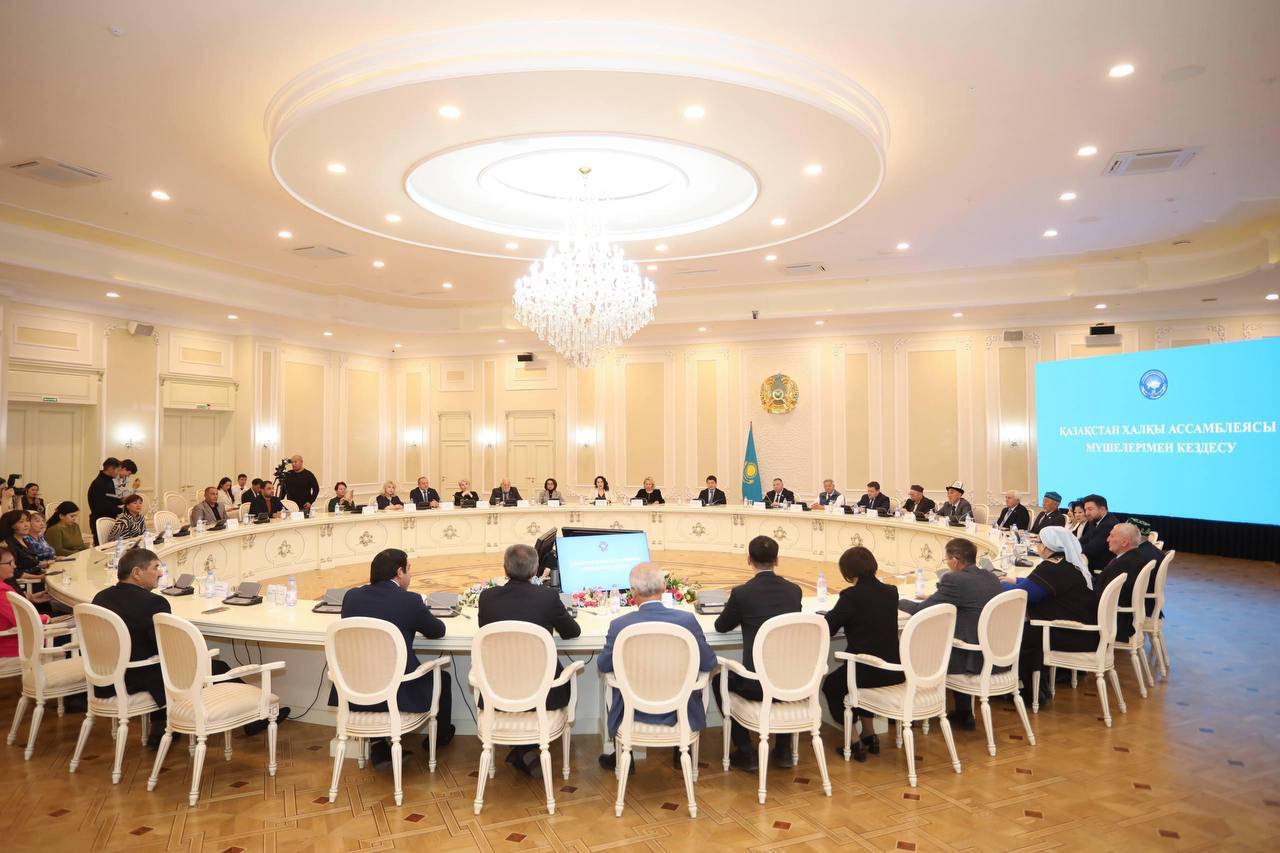 Нурдаулет Килыбай встретился с рабочими специалистами из числа членов АНК