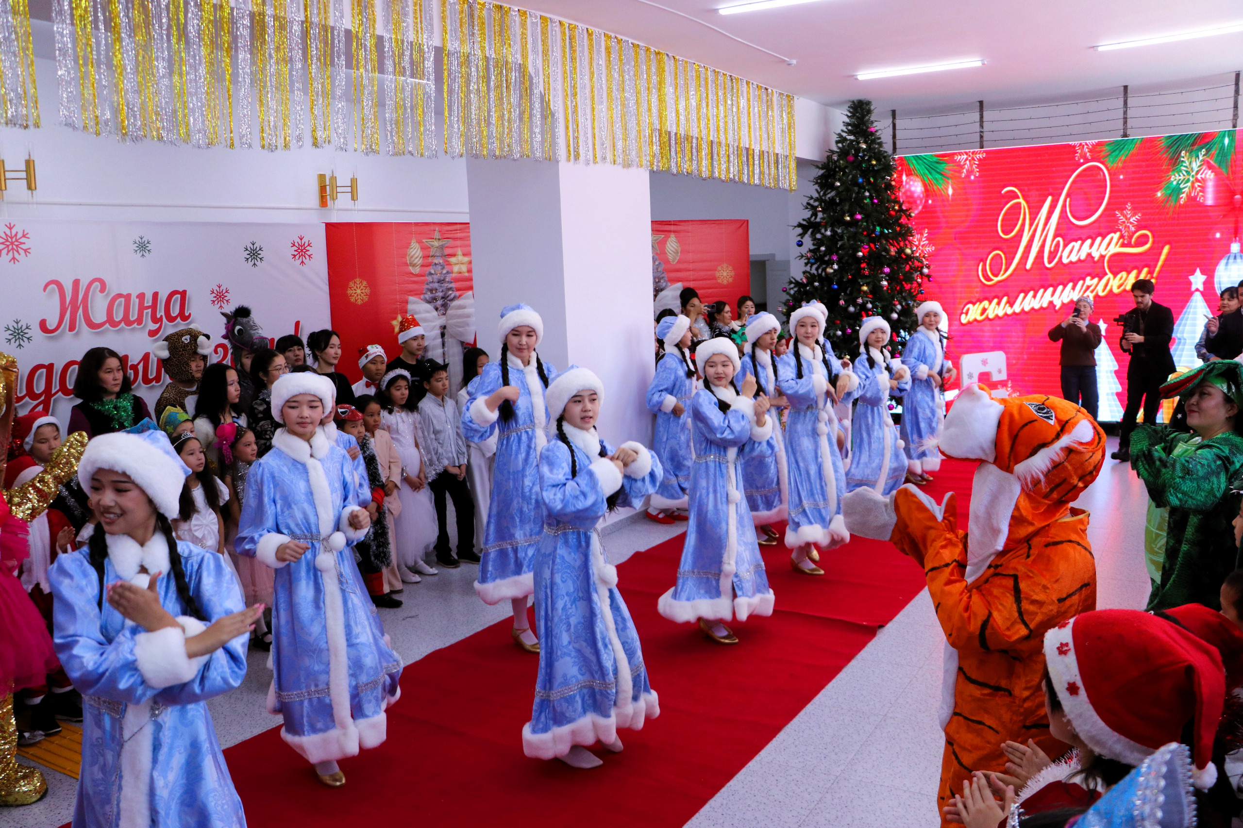 НОВЫЙ ГОД - ПРАЗДНИК РАДОСТИ И РАДОСТИ