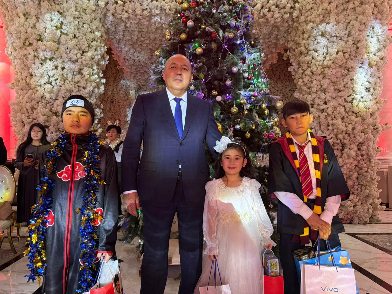 Пусть Новый год принесет радость и процветание!