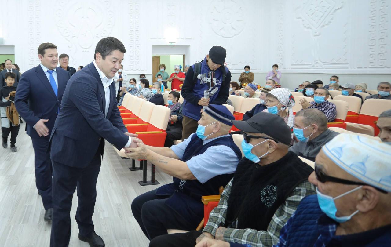 Глава региона поздравил получателей услуг Центра специальных социальных услуг № 2 с Новым годом