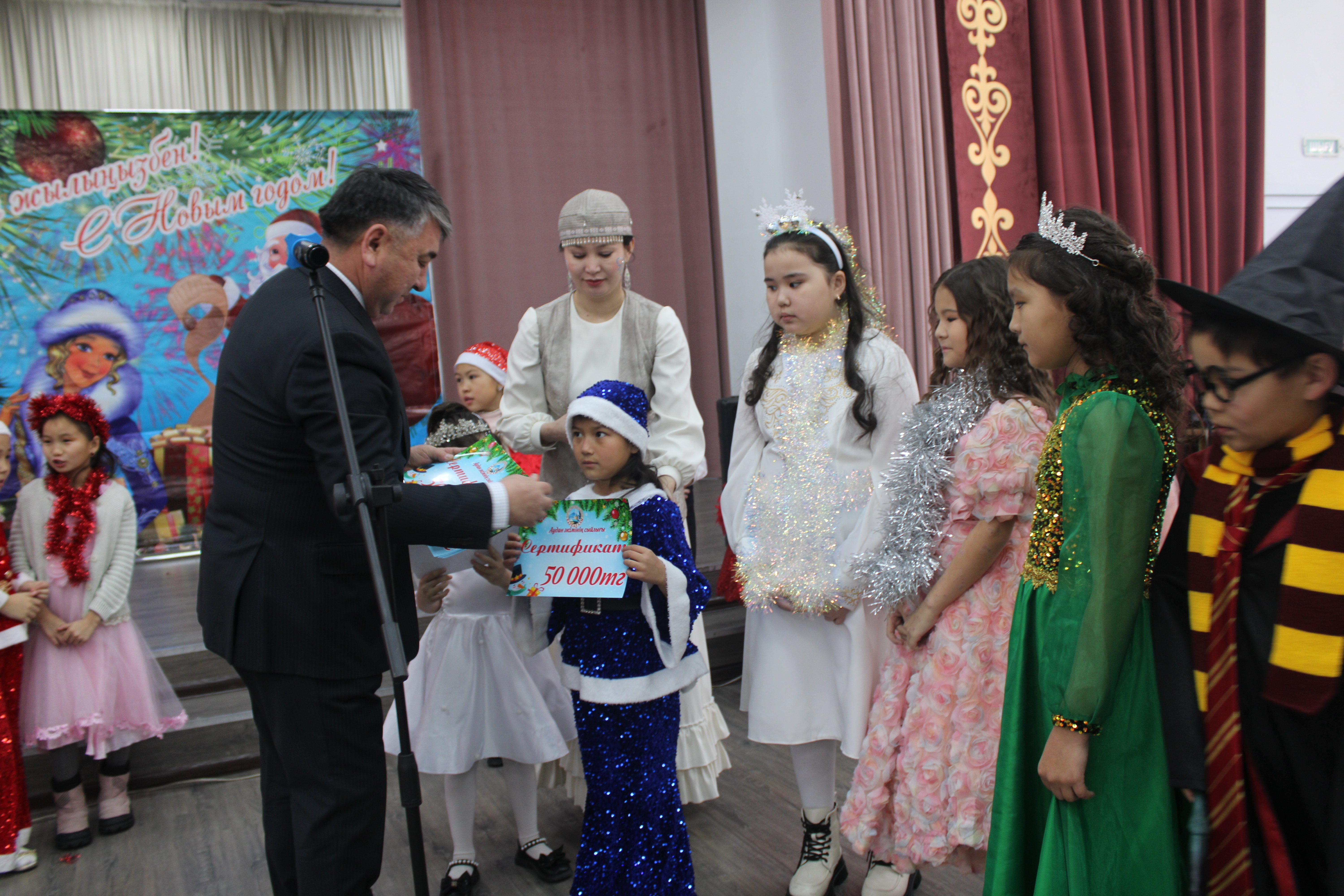 Праздник радости и волшебства: в районе состоялась ёлка акима