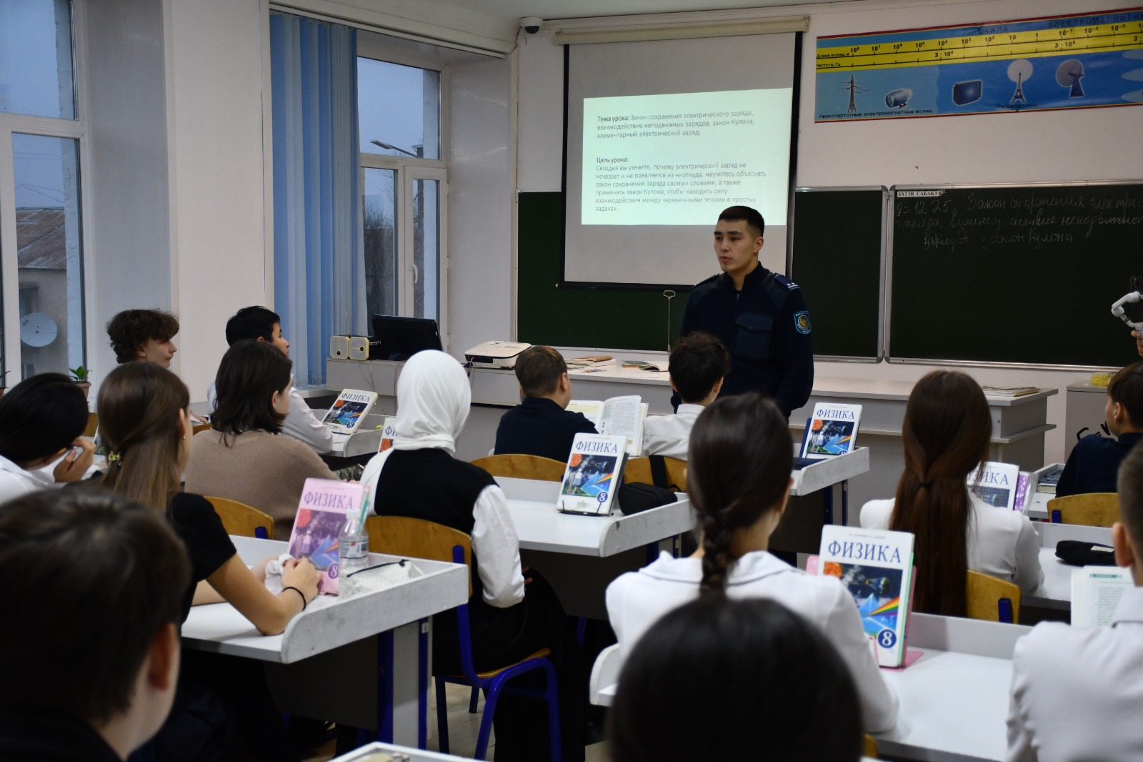 Акмолинские полицейские продолжают проводить уроки безопасности для школьников