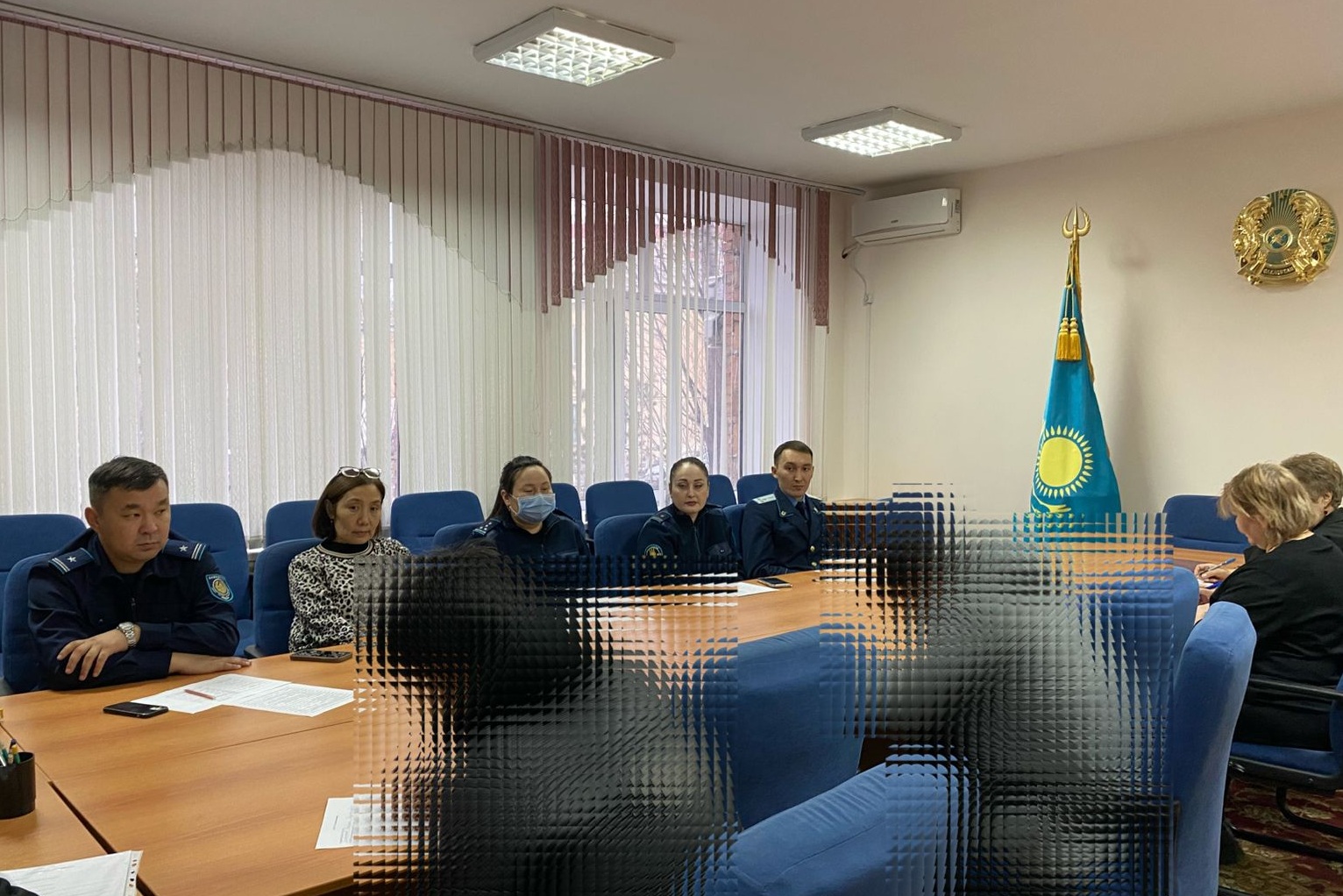 Бас бостандығынан айыру орындарынан босатылған адамдарды және пробациялық есепте тұрған адамдарды жұмысқа орналастыруға жәрдемдесу және әлеуметтік көмек көрсету.