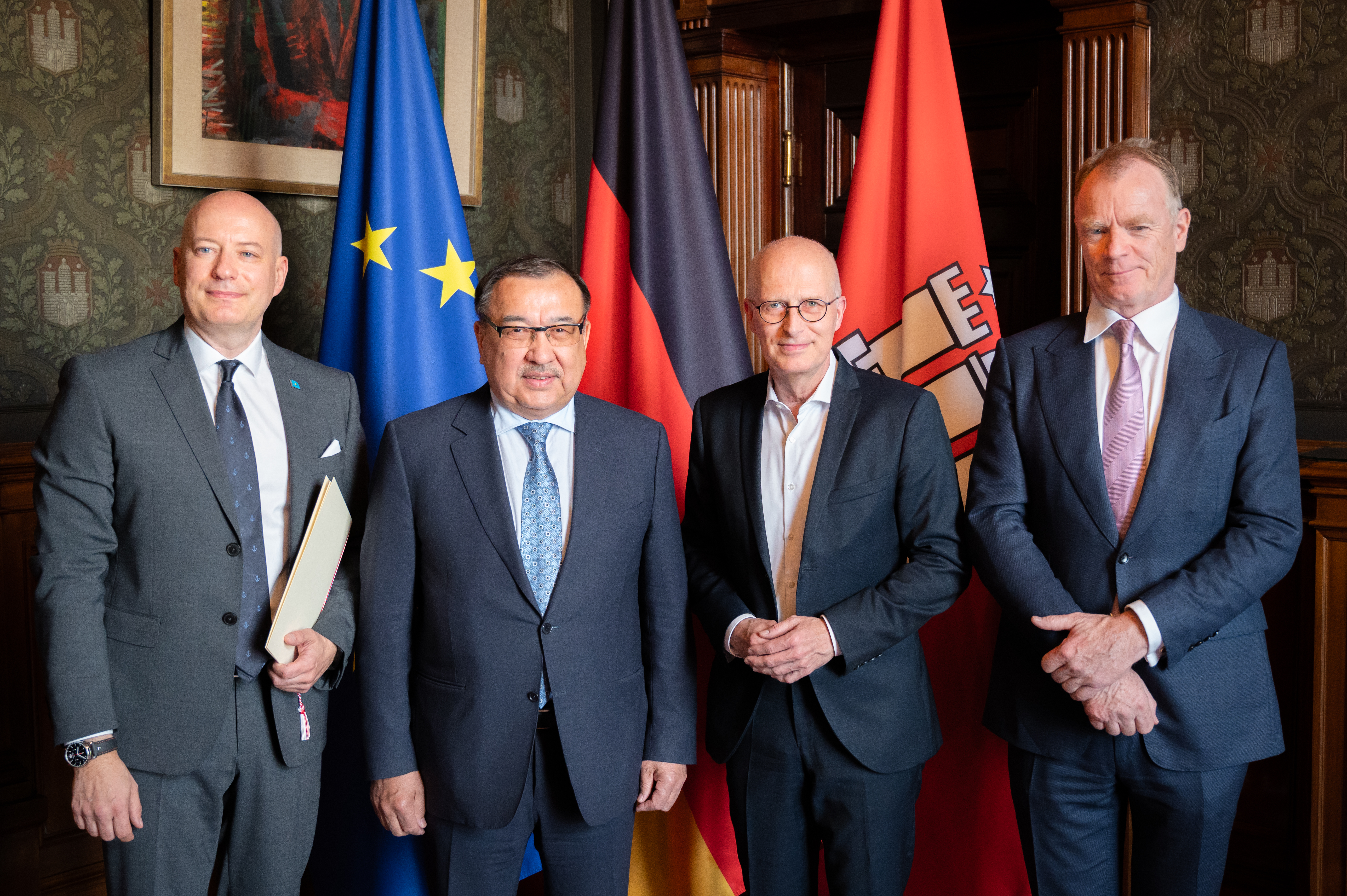 Гамбург қаласының бірінші бургомистрімен келіссөз өтті.