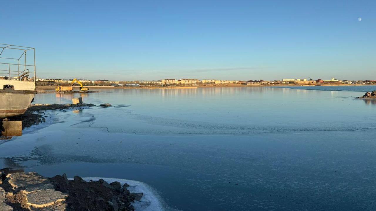 В Карагандинской области приступили к очистке озера Балхаш от донных отложений