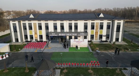 ПРЕЗИДЕНТ ТАПСЫРМАЛАРЫН ЖҮЗЕГЕ АСЫРУ: ТҮРКІСТАН ОБЛЫСЫНДА МЕМЛЕКЕТКЕ ҚАЙТАРЫЛҒАН АКТИВТЕР ЕСЕБІНЕН  ӨНЕР МЕКТЕБІ ПАЙДАЛАНУҒА БЕРІЛДІ