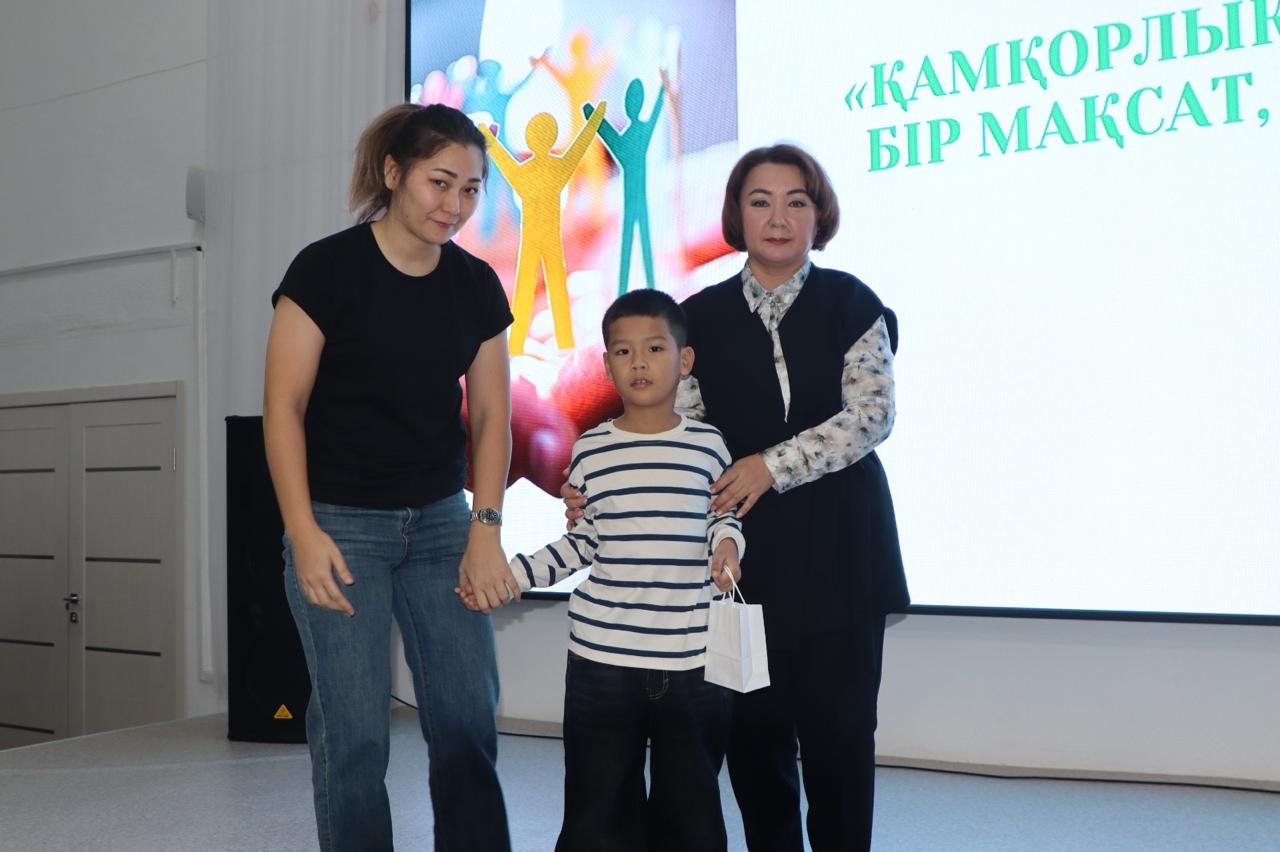 Ерекше білім беруді қажет ететін 30 балаға GPS-трекерлер табысталды