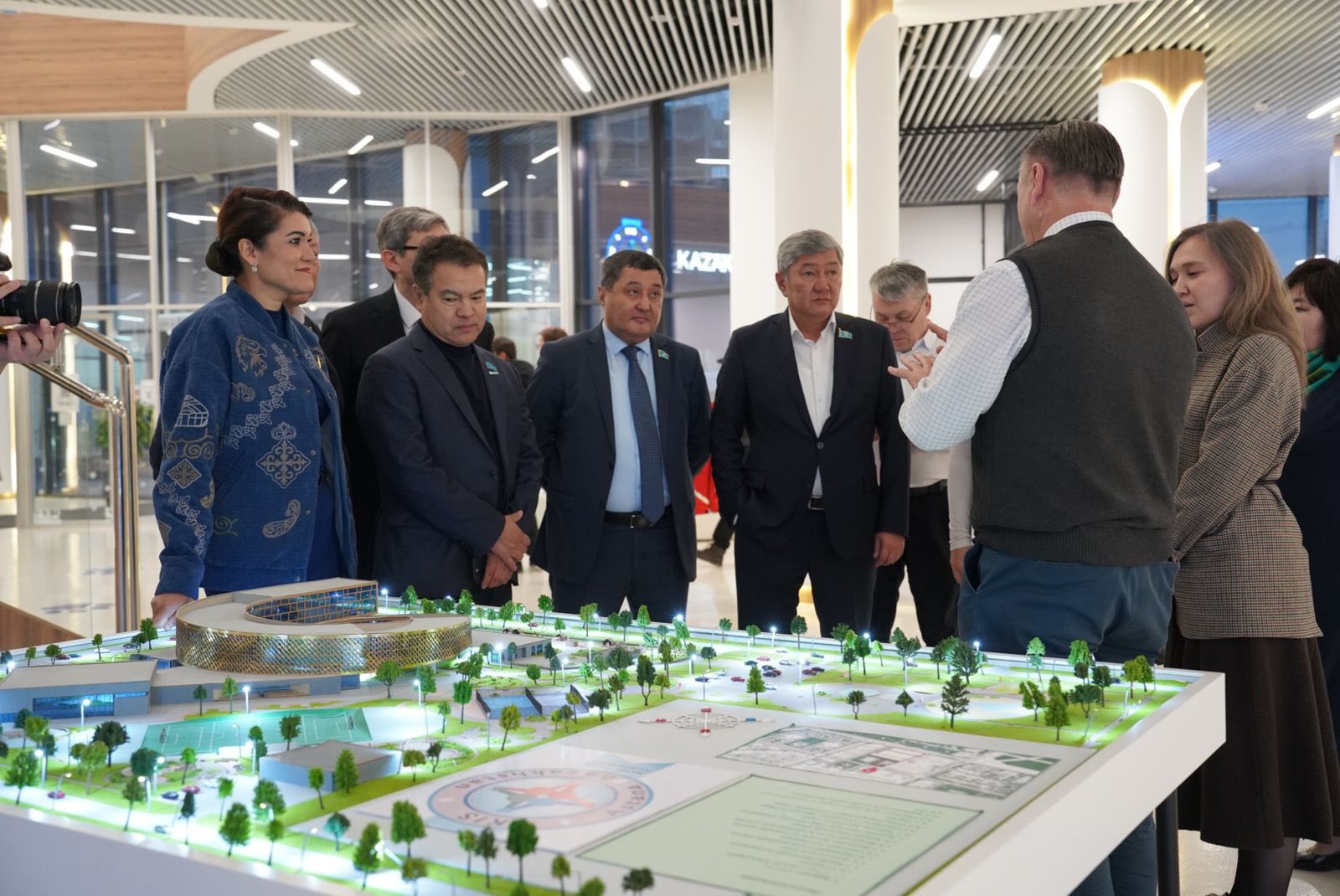 Депутаты столичного маслихата провели выездное совещание на ряде объектов, реализованных в сфере образования и спорта (02.12.2025)