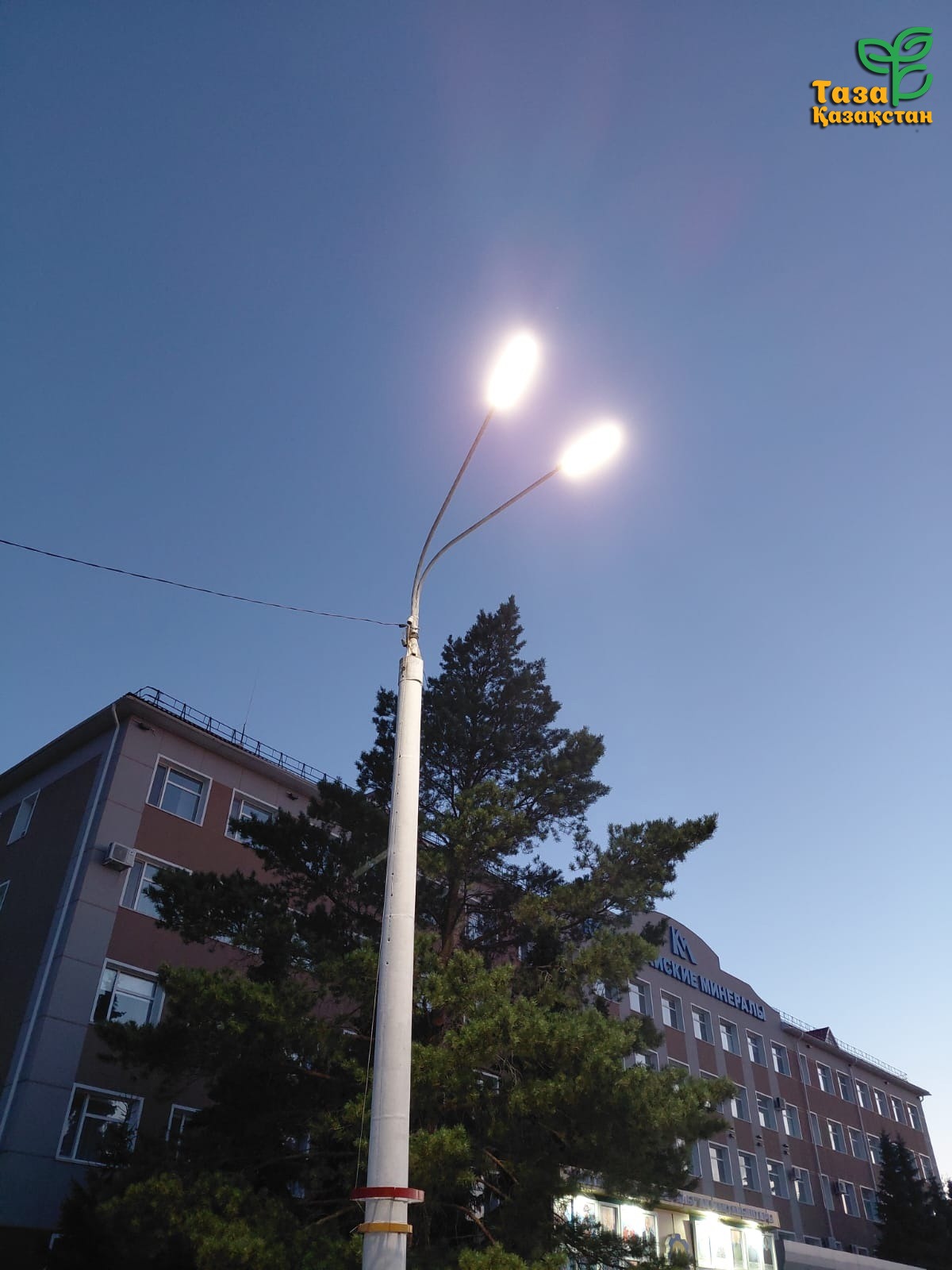 По поручению акима области в Житикаринском районе продолжается модернизация уличного освещения.