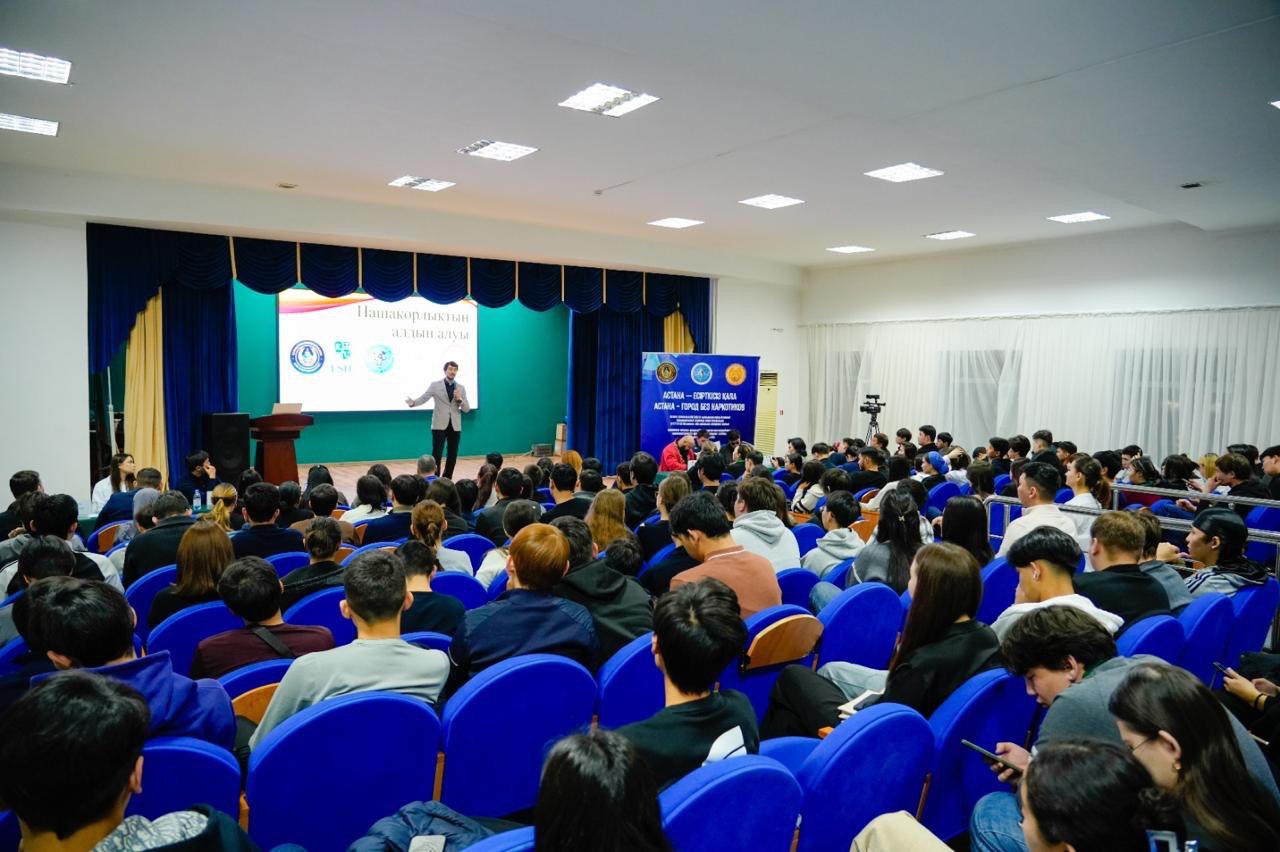 Кинологтар мен арнайы жасақтың көрінісі: полиция есірткінің қауіптілігін іс жүзінде көрсетті