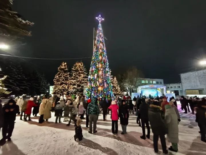 Бескөл ауылындағы орталық алаңда шыршаны жағу