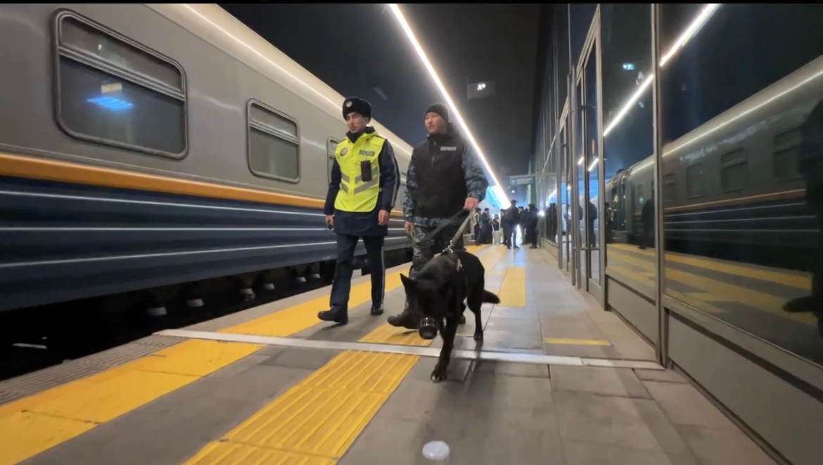 «Закон и Порядок»: транспортная полиция усилила безопасность пассажиров в преддверии Нового года