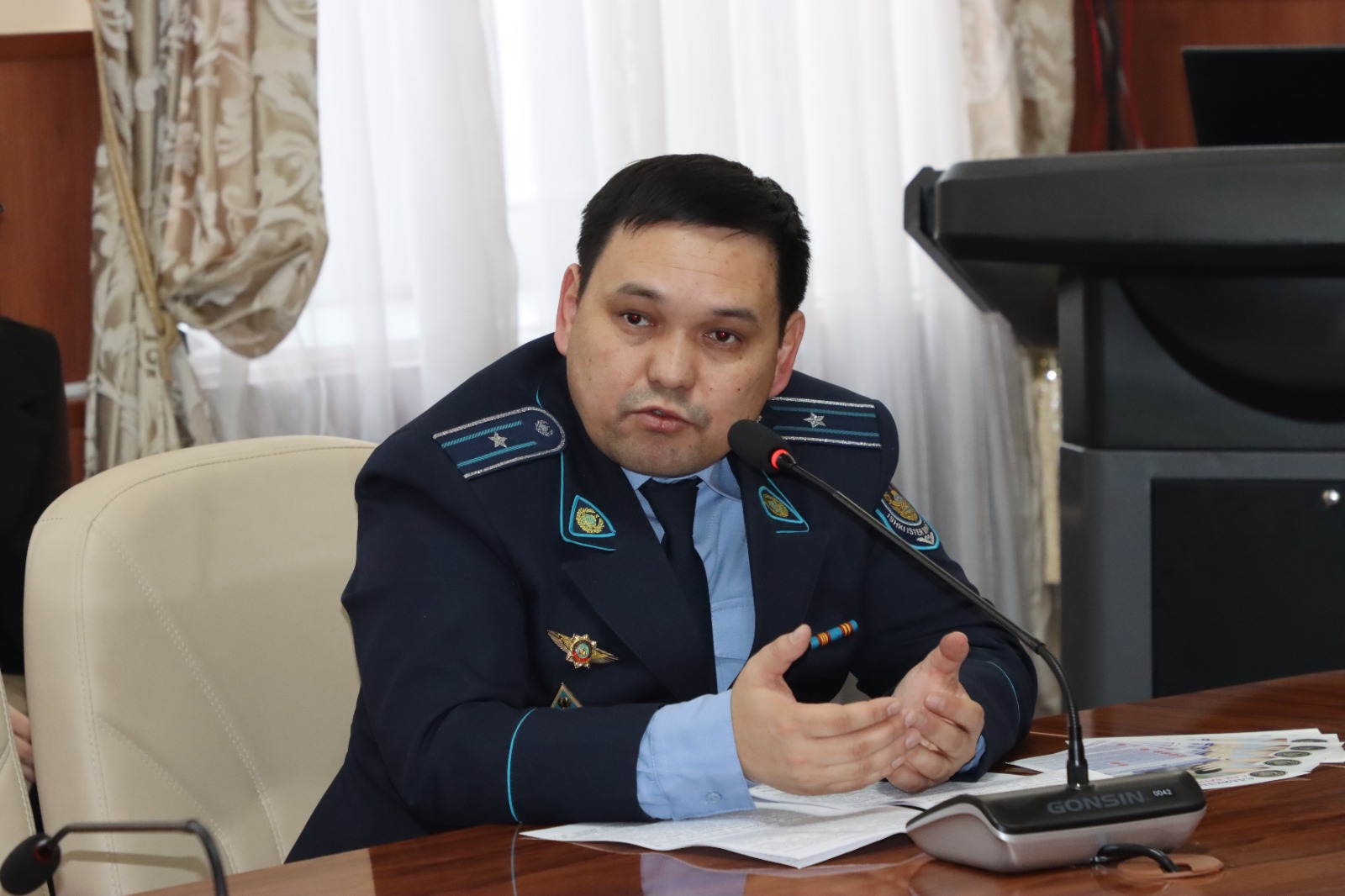 Полицейские провели встречу с сотрудниками университета по противодействию интернет-мошенничеству