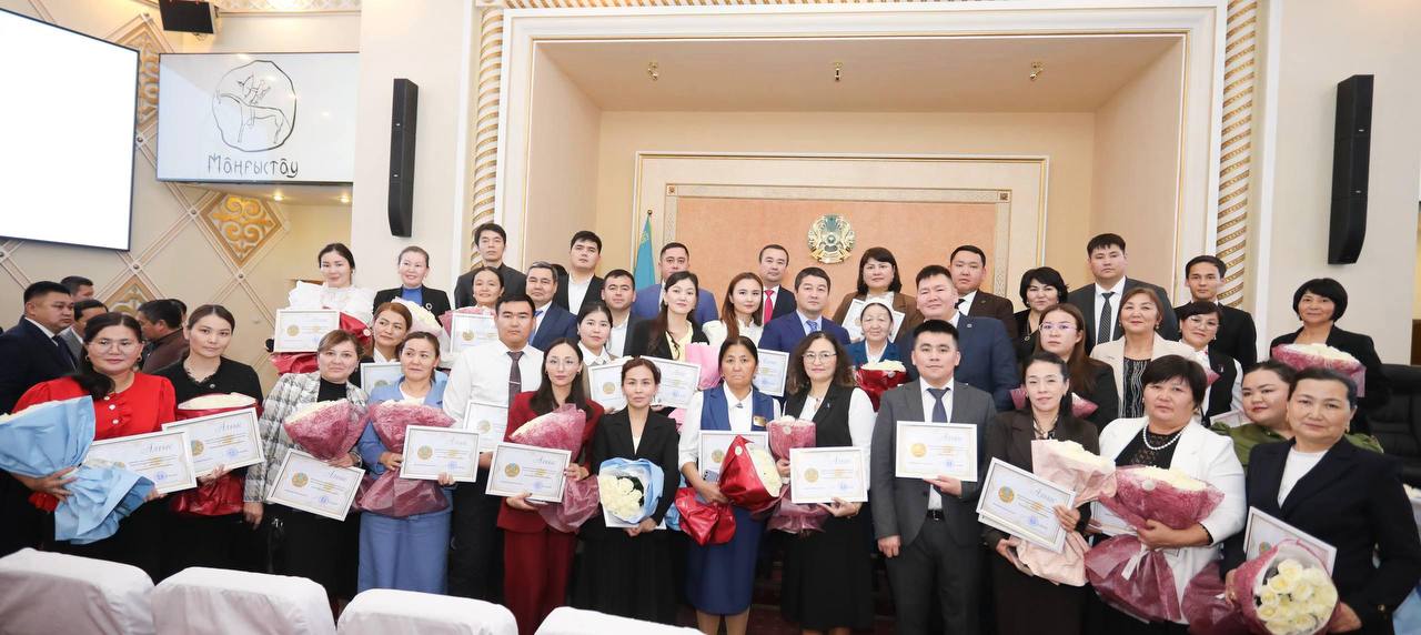 В Мангистау наградили победителей олимпиад среди сельских школ и лучших представителей сферы спорта