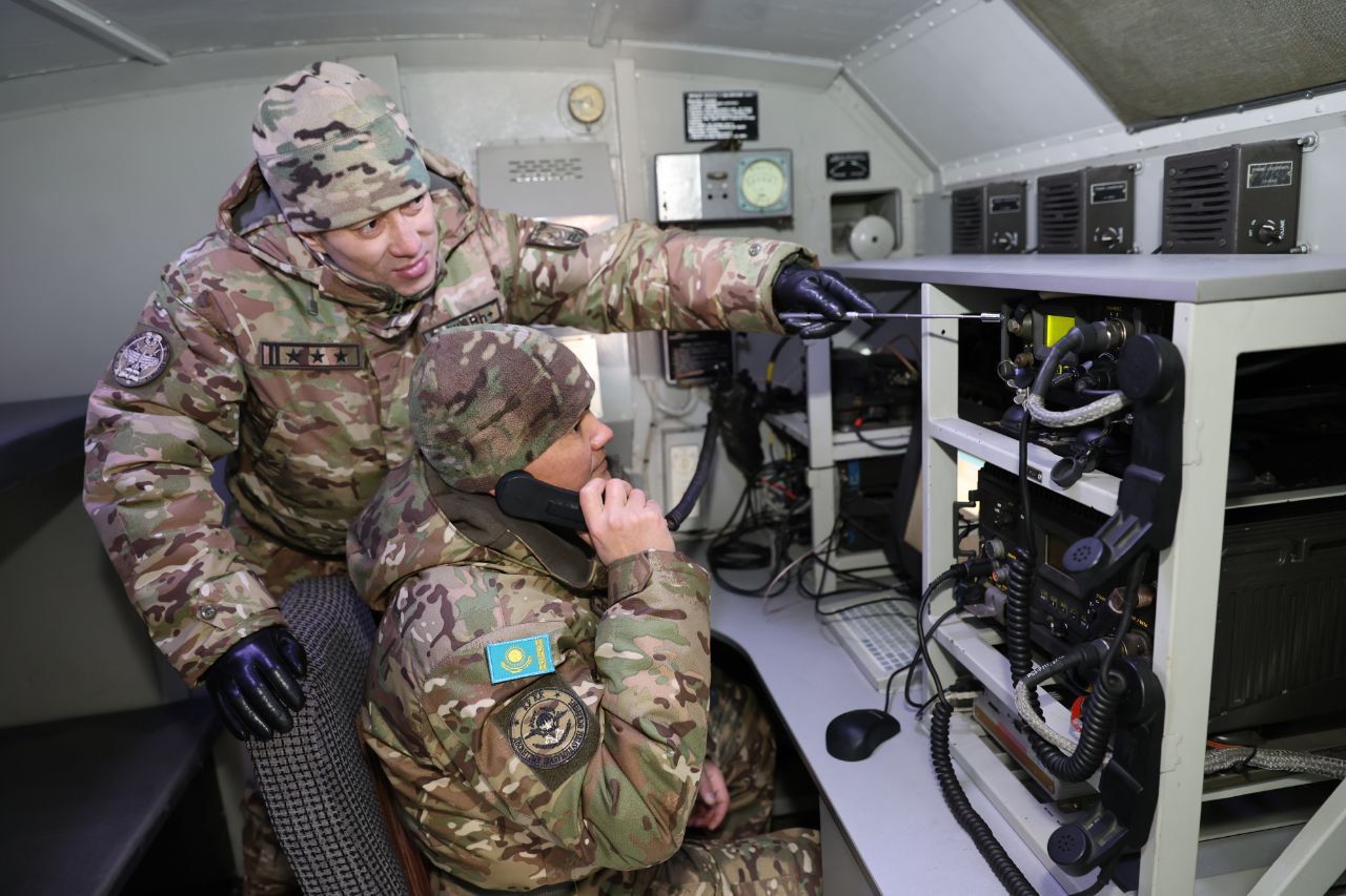 Алматыда байланысшы офицерлер жаңа буындағы цифрлық байланыс құралдарын меңгерді