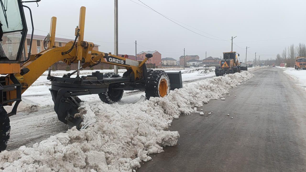 В столице продолжается обработка дорог и тротуаров техсолью