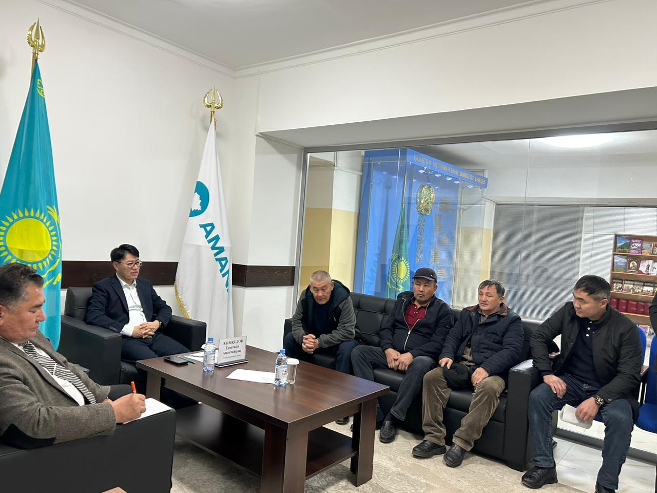 АУДАН ӘКІМІ ТҰРҒЫНДАРДЫҢ ӨЗЕКТІ МӘСЕЛЕЛЕРІН НАЗАРҒА АЛДЫ