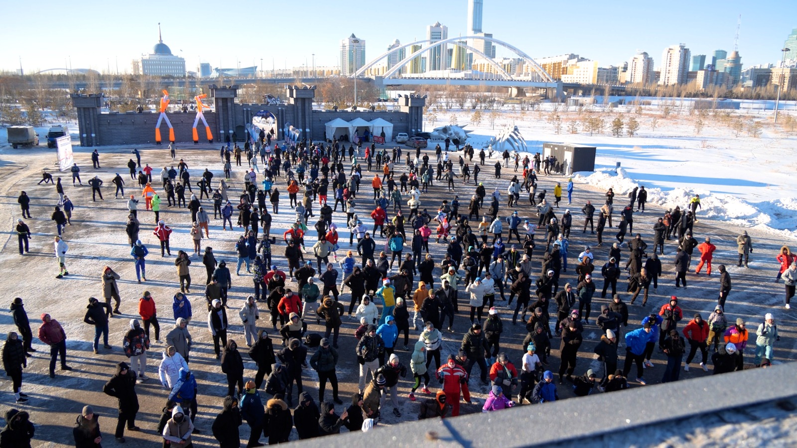 Более 700 жителей Астаны приняли участие в новогоднем забеге