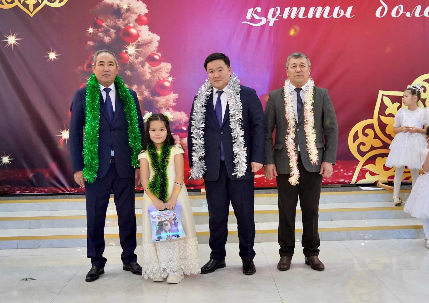 КЕНТАУДА МЕКТЕП ОҚУШЫЛАРЫНА АРНАЛҒАН ЖАҢА ЖЫЛ МЕРЕКЕСІ ӨТТІ