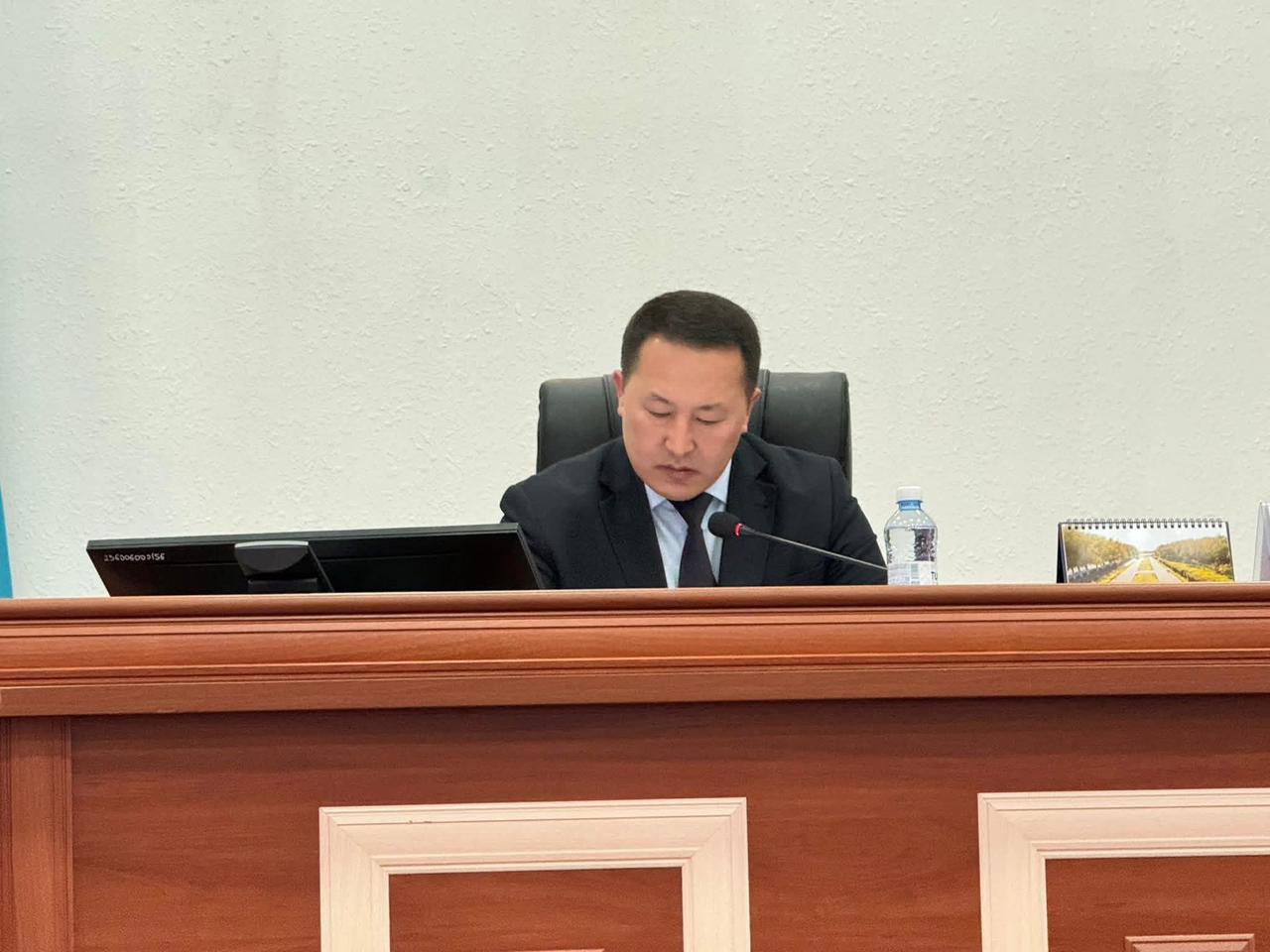 В РАЙОННОМ АКИМАТЕ