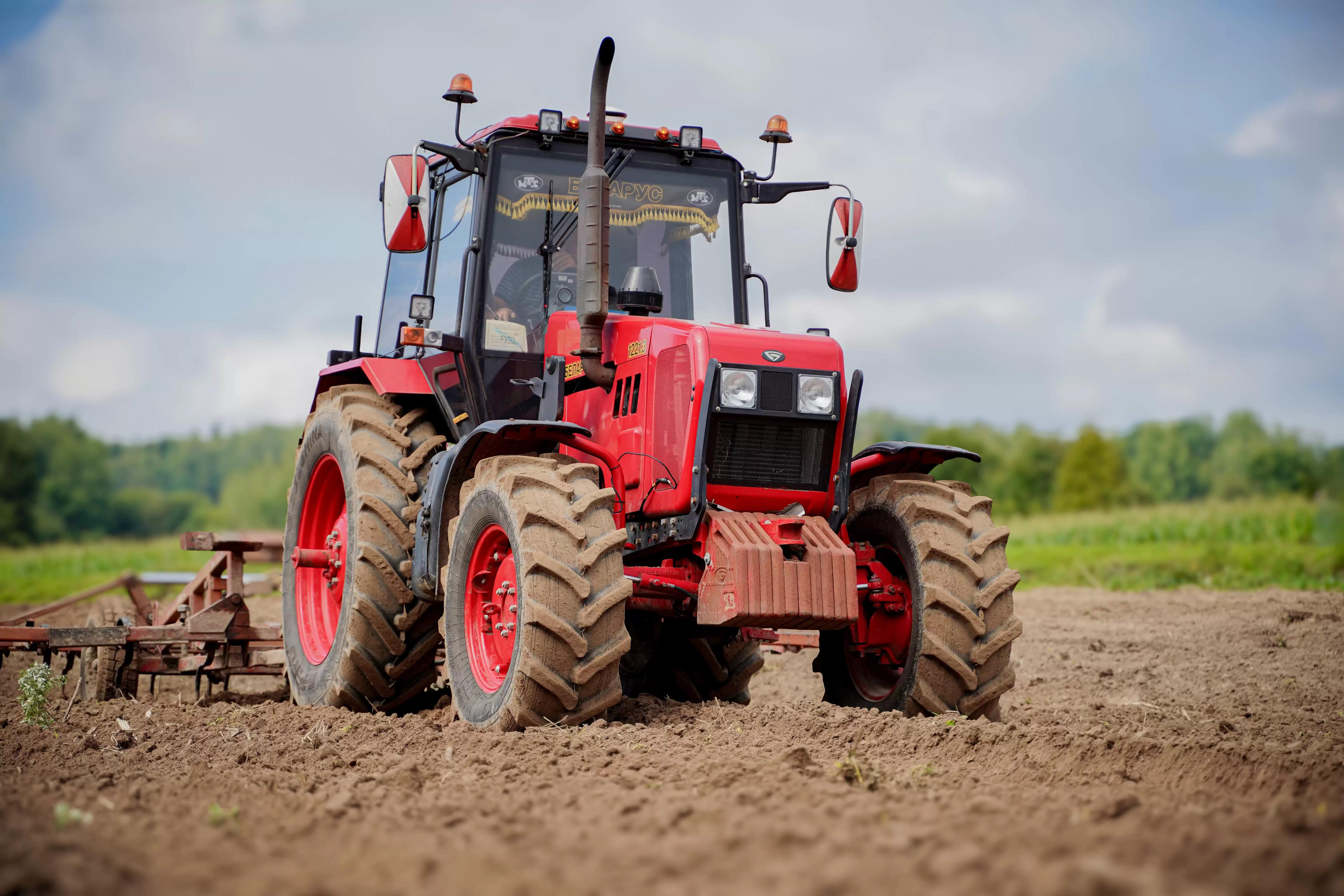 Көктемгі егіс жұмыстарына дайындық: ҚР-да ауыл шаруашылығы тауарын өндірушілерге 402 мың тонна дизель отынын жеткізу кестесі бекітілді