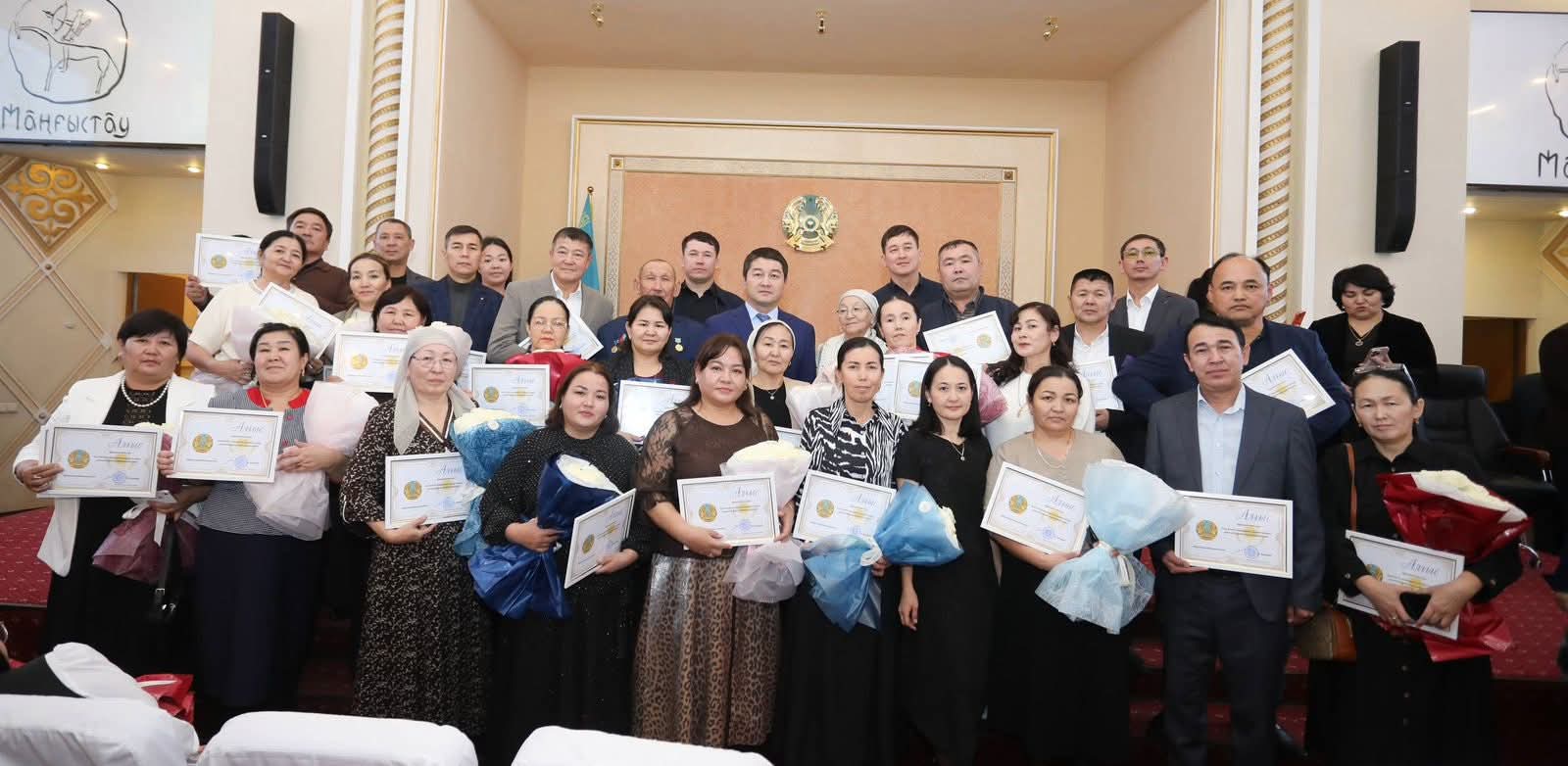 В Мангистау наградили победителей олимпиад среди сельских школ и лучших представителей сферы спорта