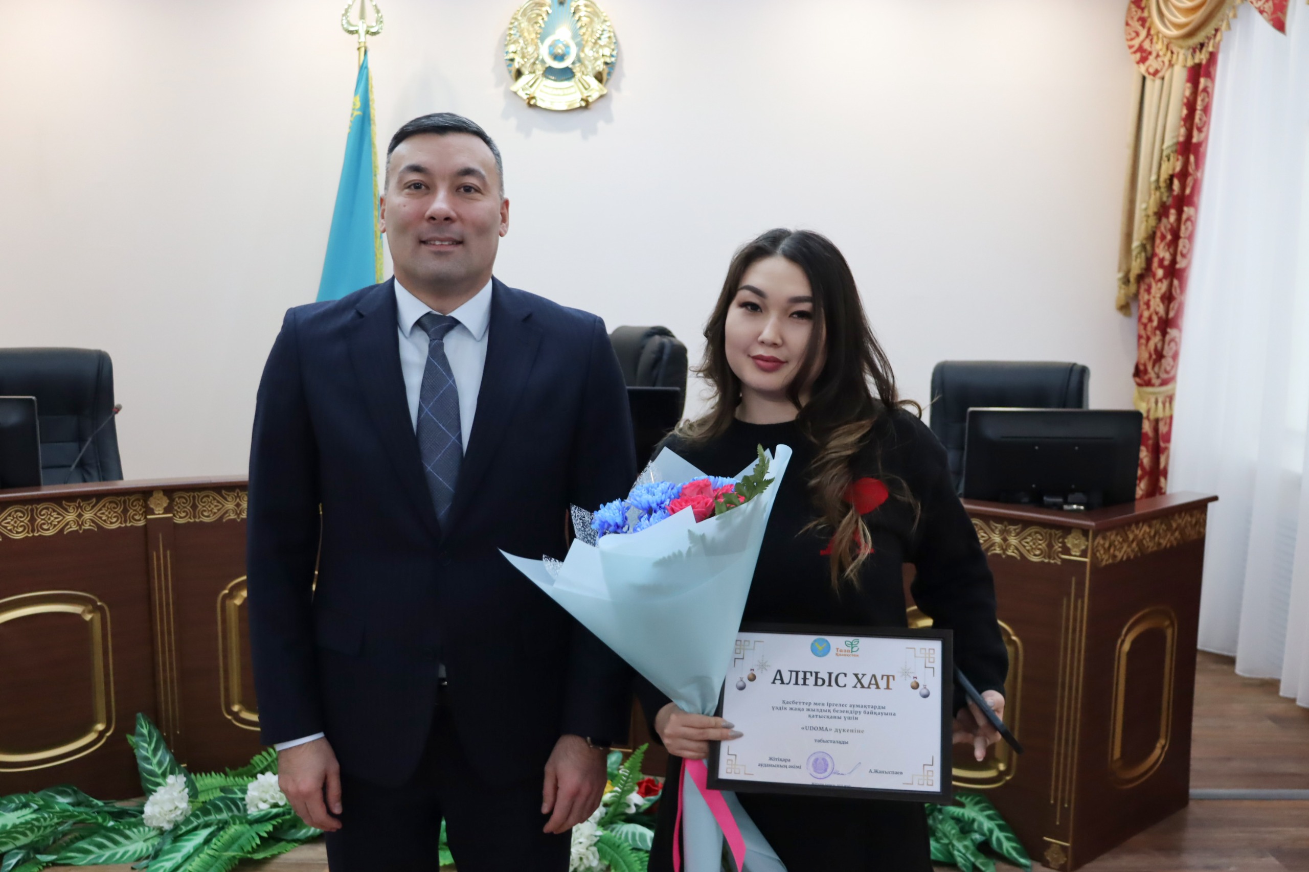 31 декабря в преддверии Нового года в большом зале акимата района подведены итоги конкурса «Лучшее новогоднее оформление».