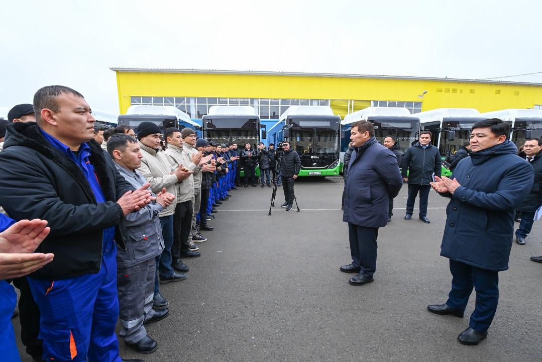 Глава региона встретился с сотрудниками «Қызылорда автобус паркі», «Қызылорда су жүйесі»