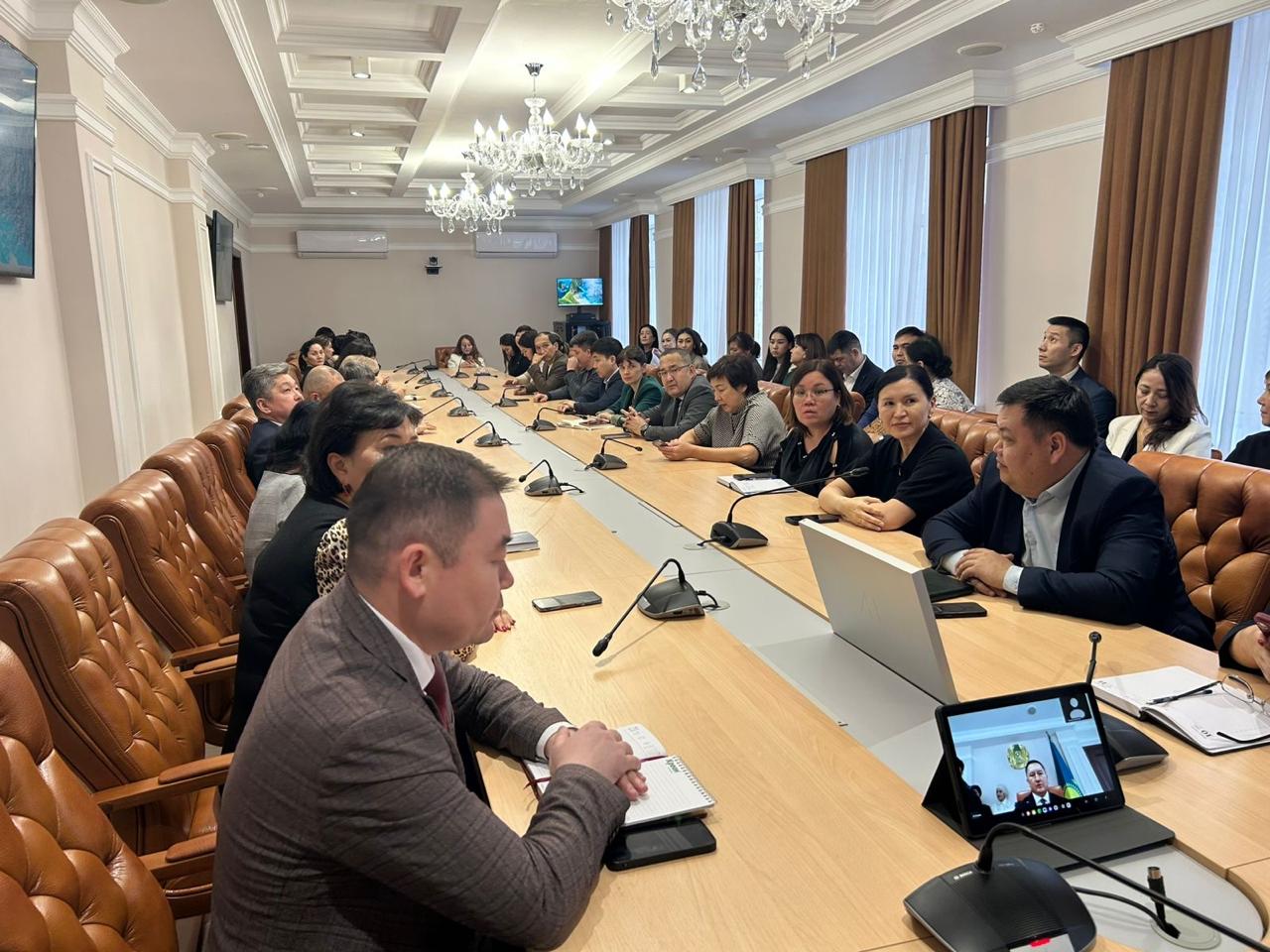 В канун Нового года под председательством руководителя Западно-Казахстанского областного управления здравоохранения Мадияра Утешева состоялось итоговое совещание с участием руководителей медицинских организаций