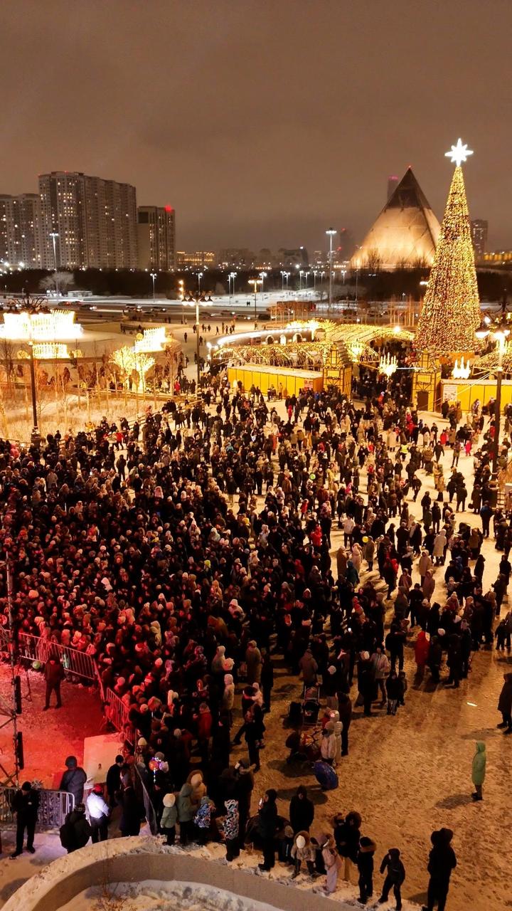 В столице в новогоднюю ночь проходят праздничные концерты