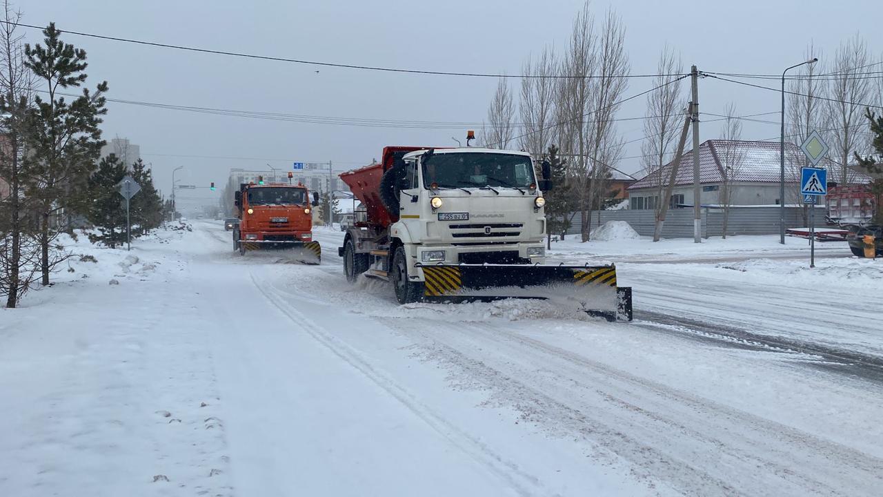 Обильный снегопад в Астане: коммунальные службы работают круглосуточно