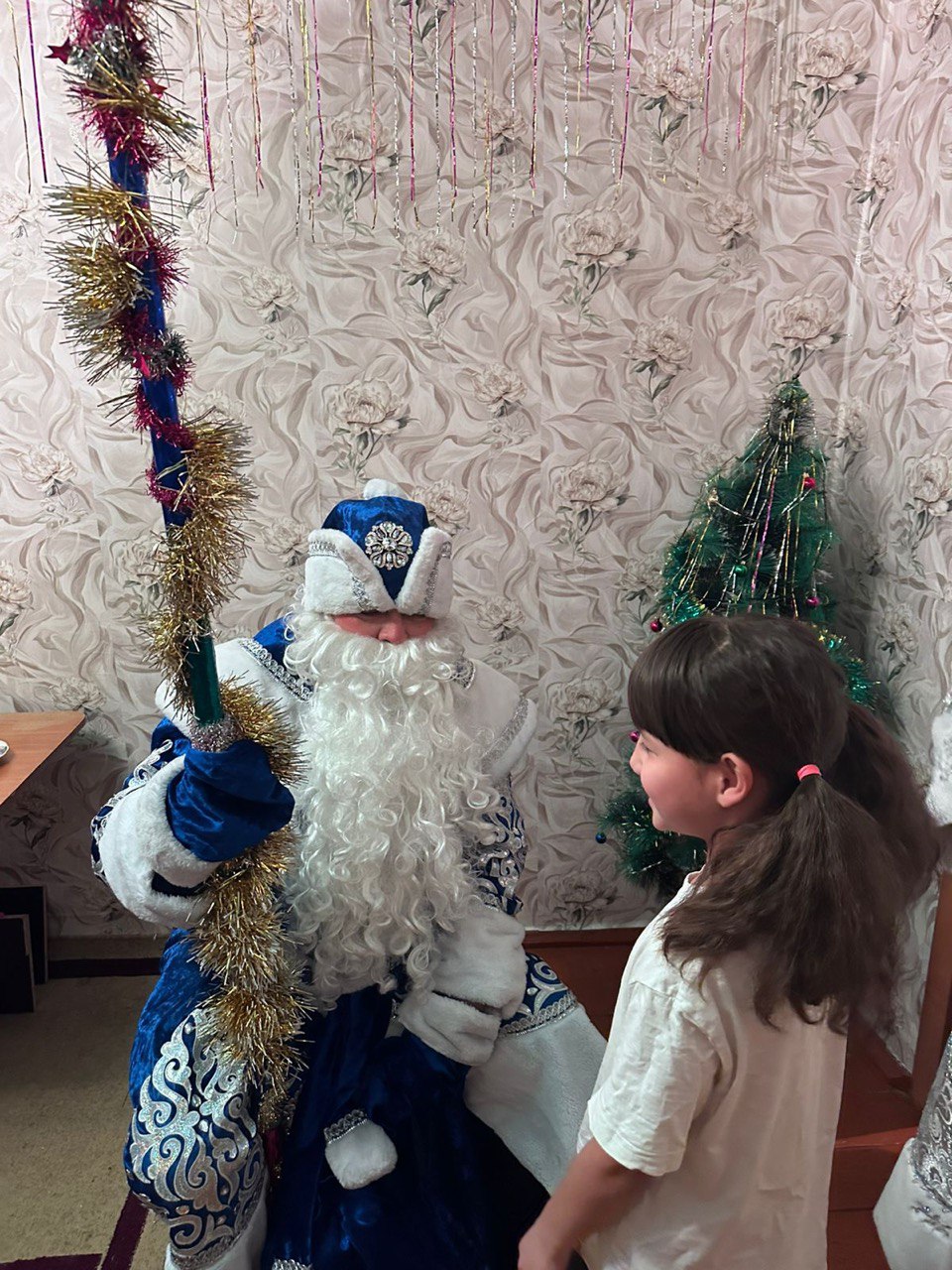 В Атбасарском районе детям подарили праздник в преддверии Нового года